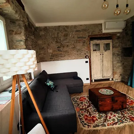 Casa Virginia Nel Borgo リエルナ